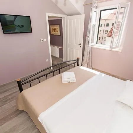 빌라 Sleeps 8 With Pool Air Con And Wifi