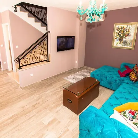 Sleeps 8 With Pool Air Con And Wifi 빌라 *