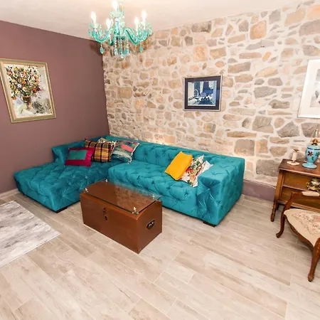Sleeps 8 With Pool Air Con And Wifi 빌라