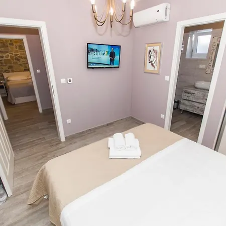 Sleeps 8 With Pool Air Con And Wifi 마카르스카